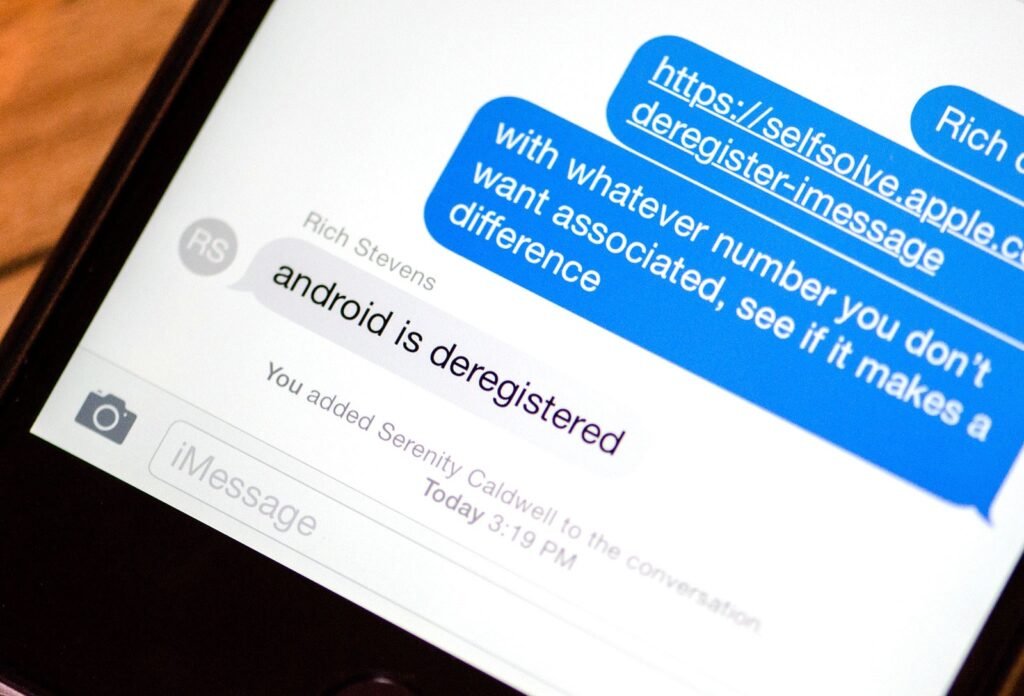 How to add new people to group iMessage thread on iOS 8