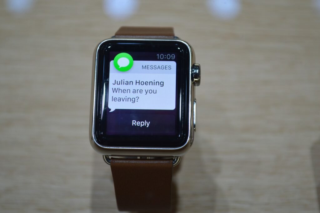 How to send new message on Apple Watch