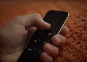 Apple-TV-Siri-Remote-in-hand