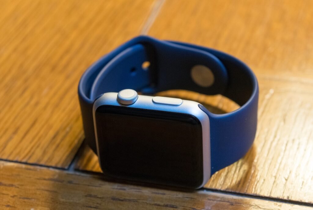 apple-watch-sport-midnight-blue-hero