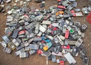 The Environmental Cost of Disposing Cellphones: What You Need to Know