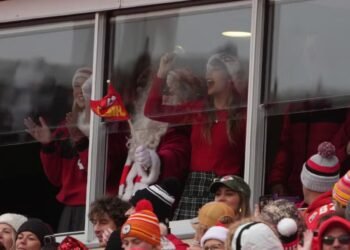 Taylor Swift Chiefs game outfit